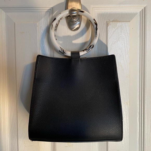 Black removable strap purse - Picture 1 of 3